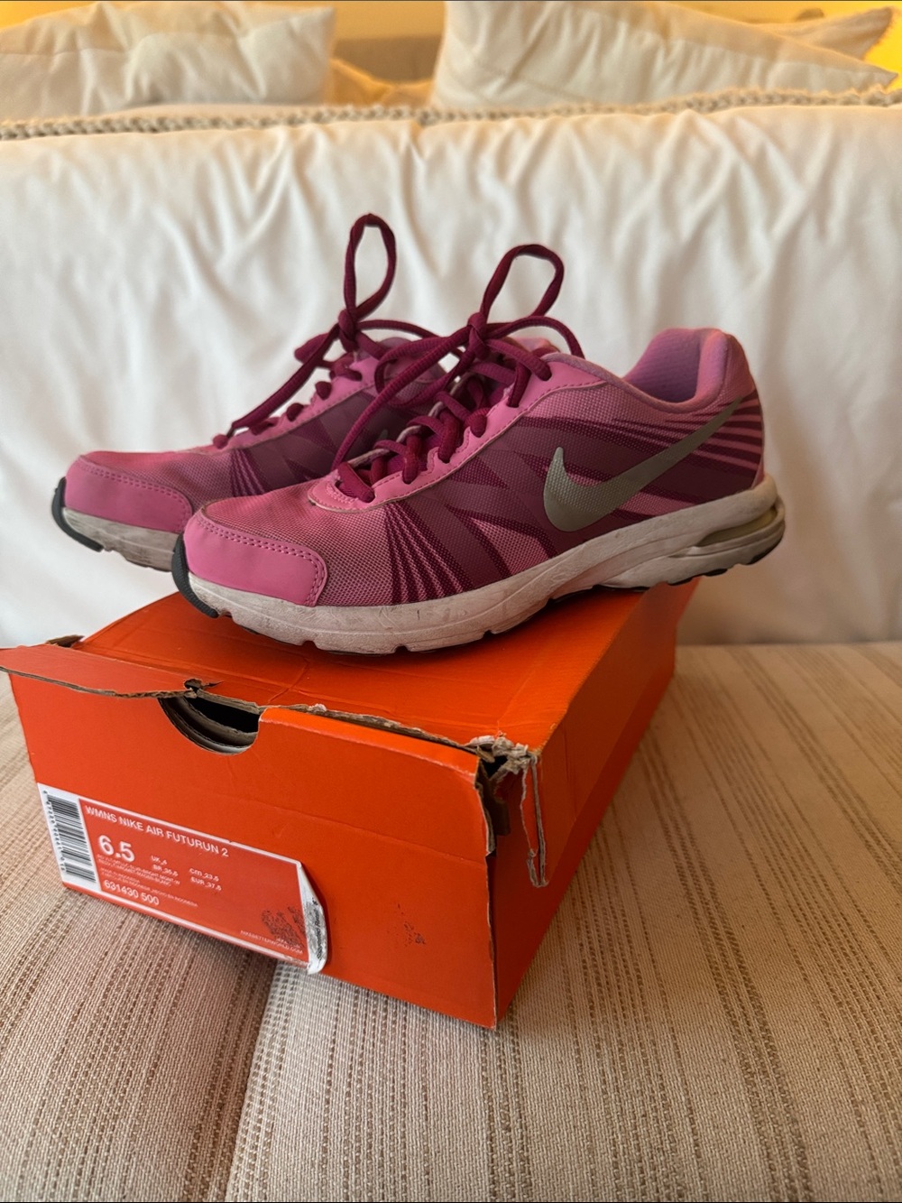 Nike Women’s Magenta/Pink Athletic Running Shoes